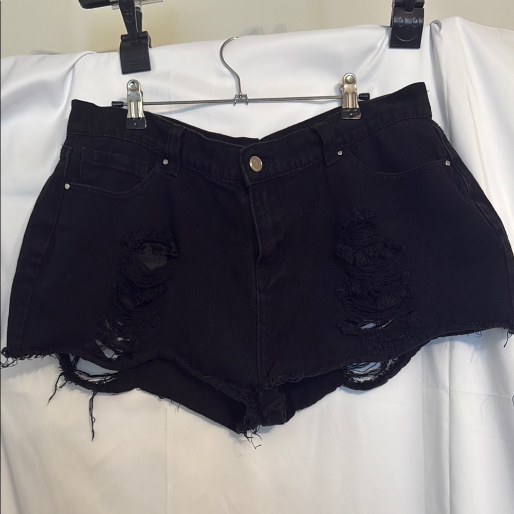 PrettyLittleThing Black Jean Shorts Distressed Casual